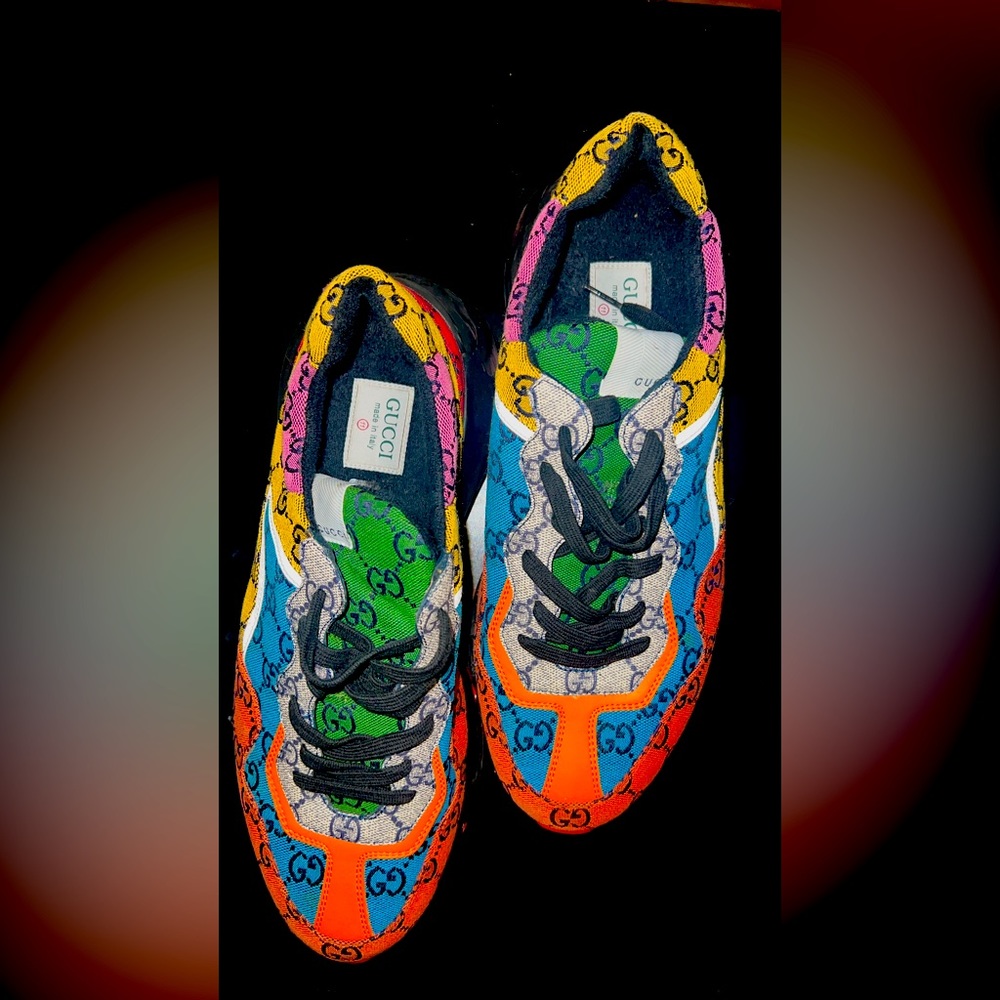 I'm selling my shoe because I was given another one.